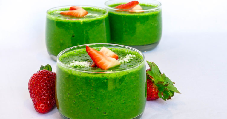 Groene smoothie met spinazie, boordevol vitamines en mineralen